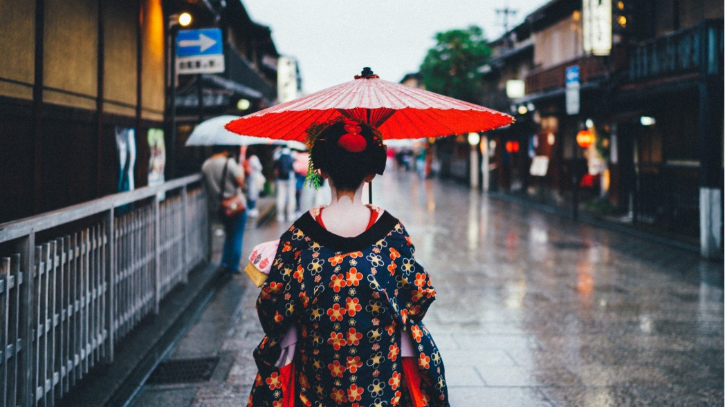Street Photography With Prime Lens