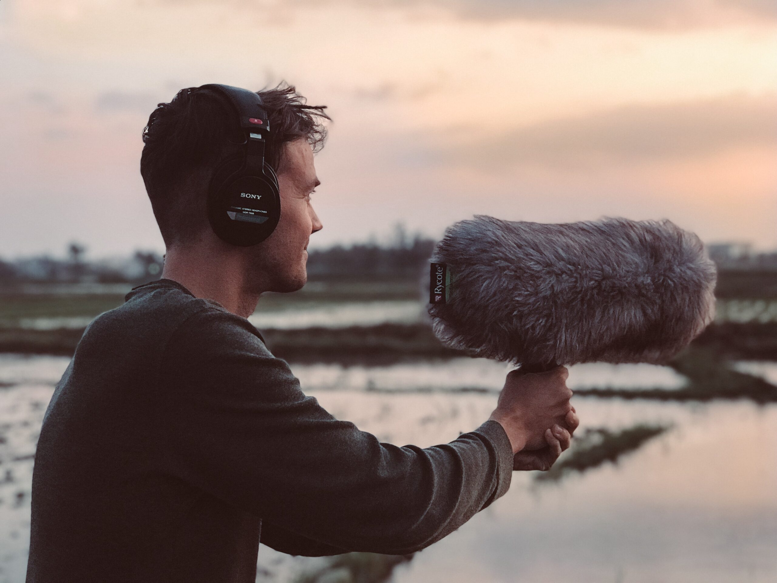 free-to-use-sounds-m4S8VG6y9Ds-unsplash