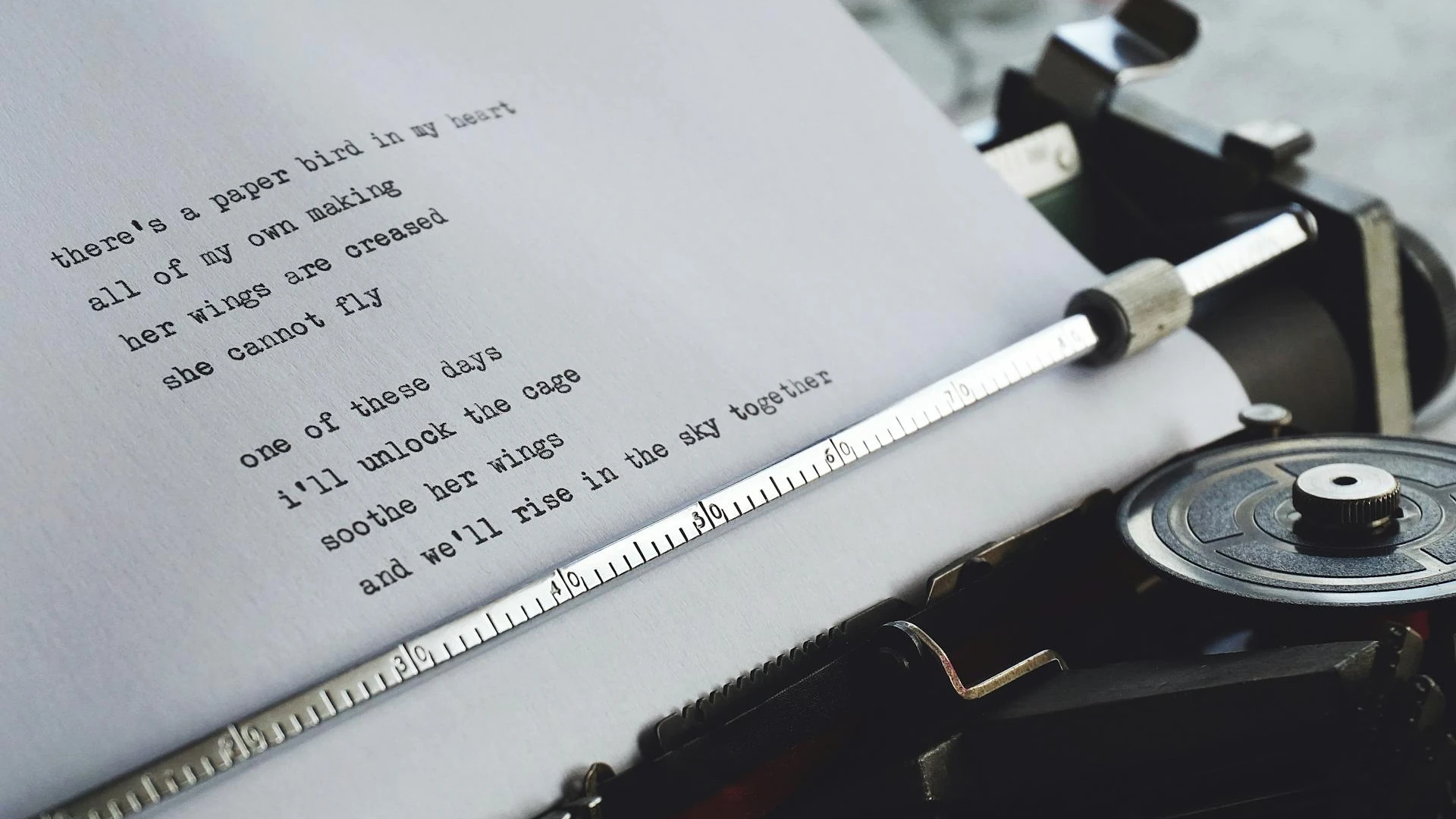 How to Write a Captivating Voiceover Script: Proven Tips, Examples & Free Templates for Video Creators